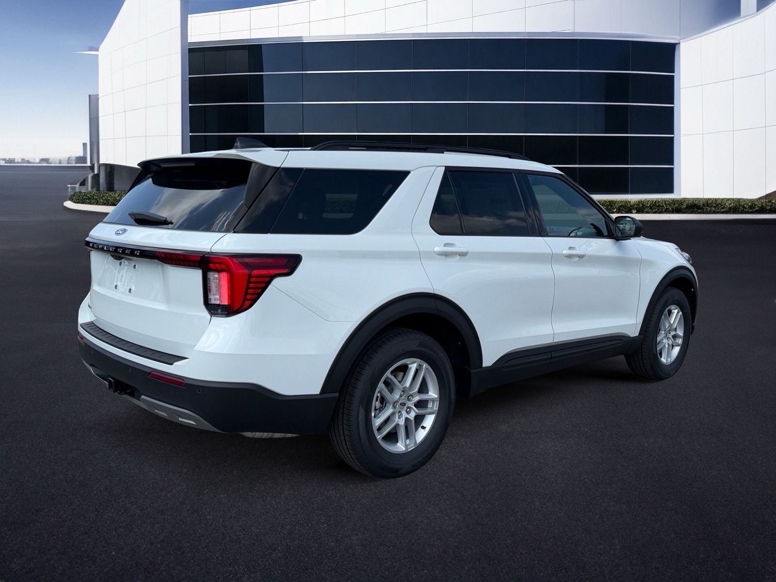New 2027 Star White Metallic Tri-Coat Ford Active image 4