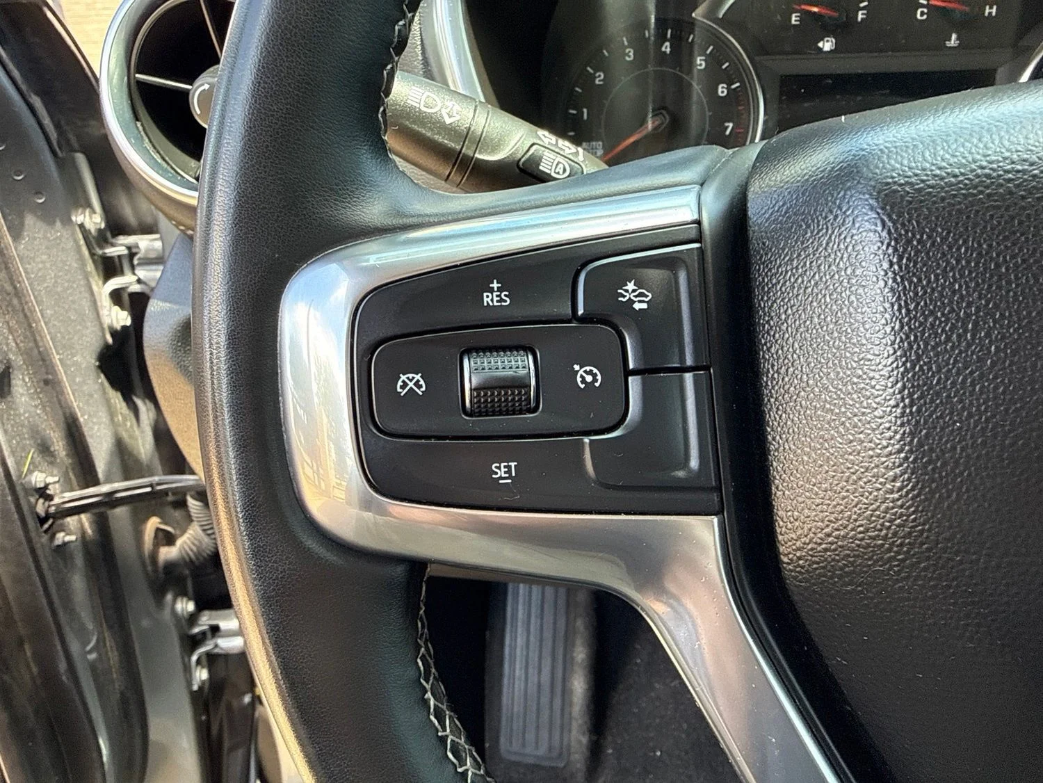 Used 2024 Gray Chevrolet 3LT image 9