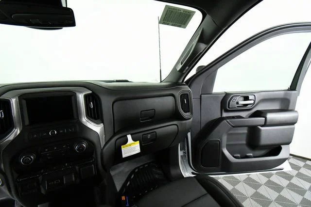 New 2026 Summit White Chevrolet WT image 20