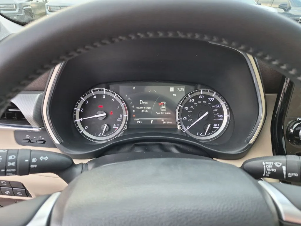 Used 2022  Toyota Platinum image 22