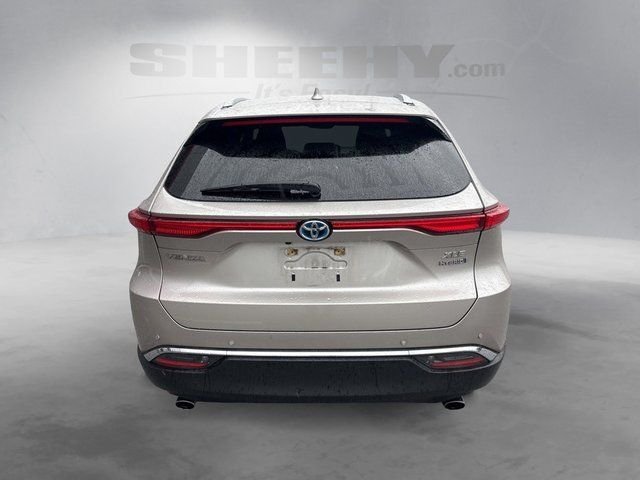 Used 2021 Silver Toyota XLE image 12