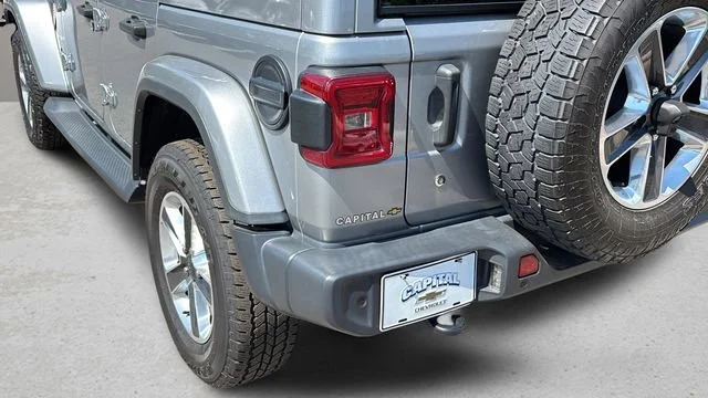 Used 2018 Silver Jeep Sahara 4x4 image 35