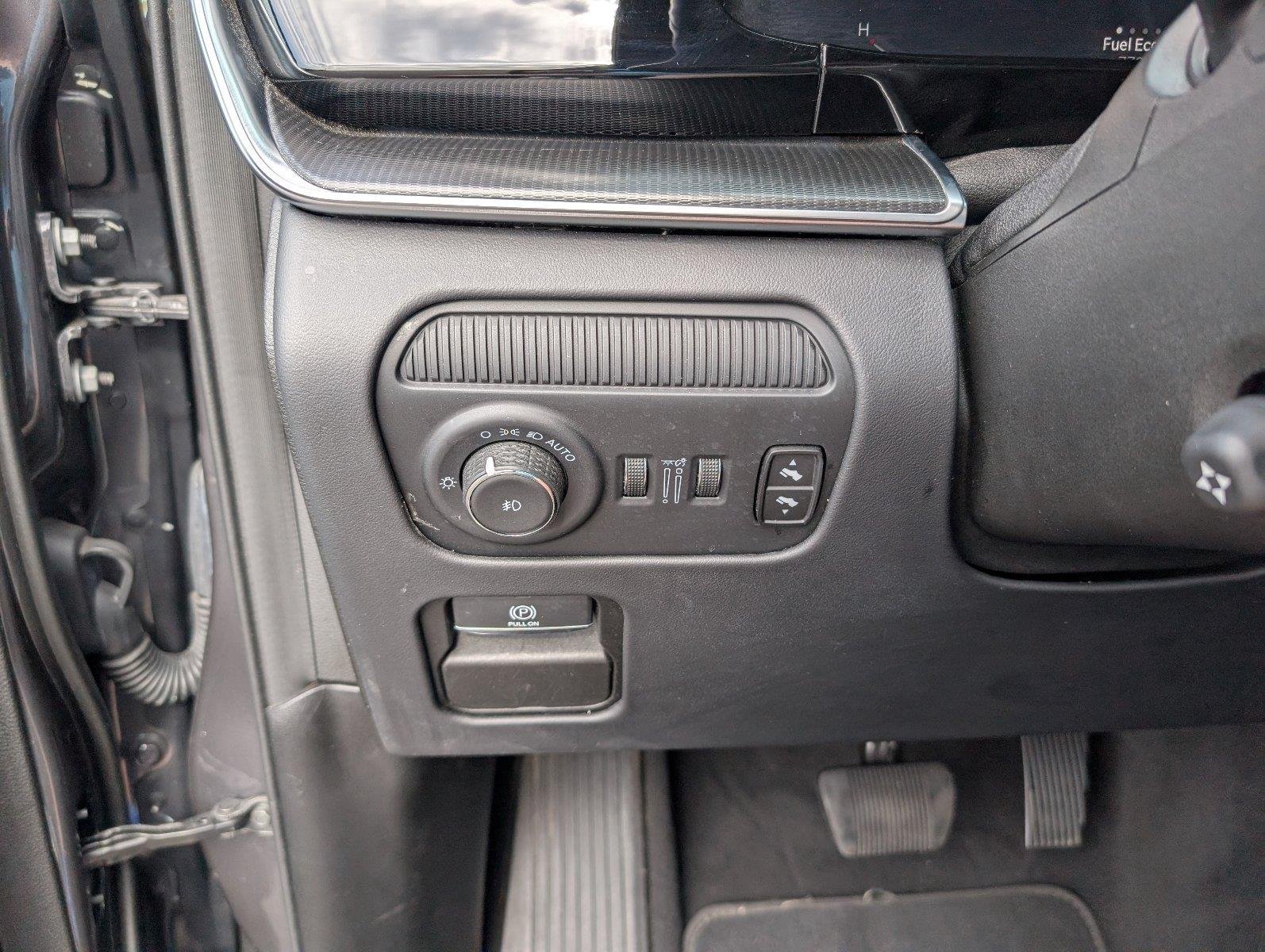 Used 2024 Baltic Gray Metallic Clearcoat Jeep Series II image 29