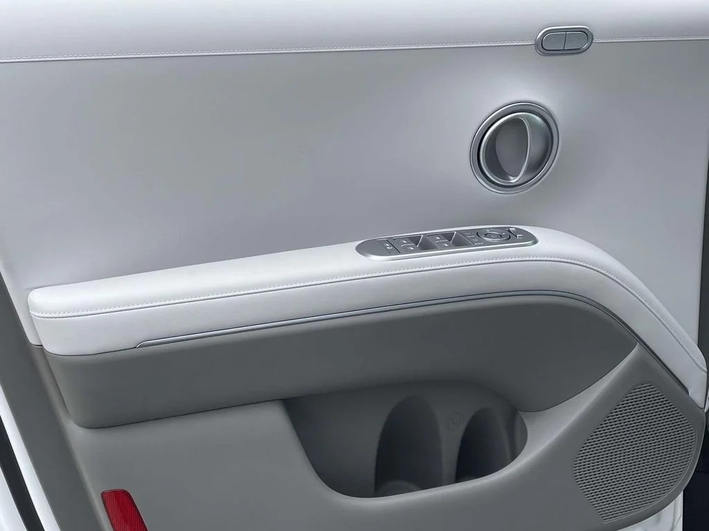 New 2026 White Hyundai SEL Premium image 14