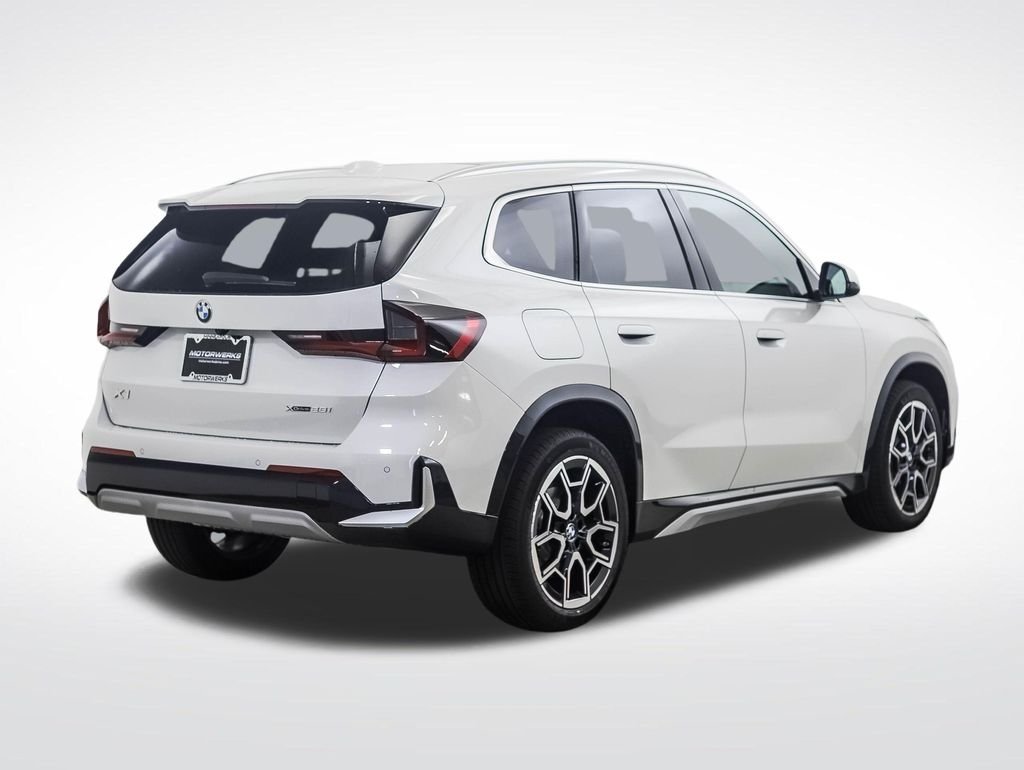 New 2026 White Metallic BMW xDrive28i image 5