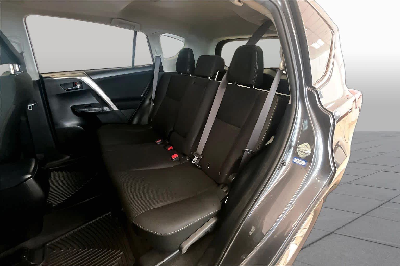 Used 2015 Magnetic Gray Metallic Toyota XLE image 18
