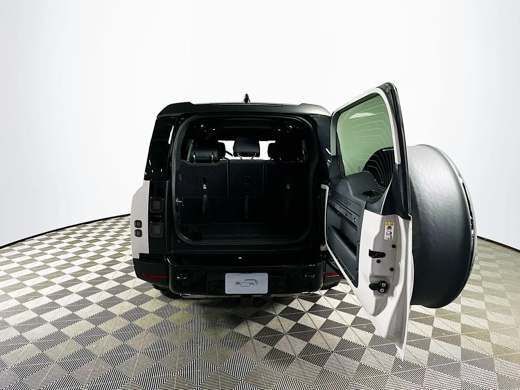New 2026 Borasco Gray Metallic Land Rover S image 29