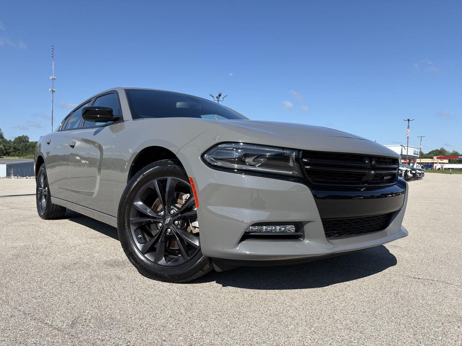 Used 2023 Destroyer Gray Clearcoat Dodge SXT image 2