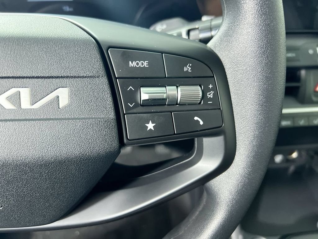New 2026 Snow White Pearl Kia LXS image 18