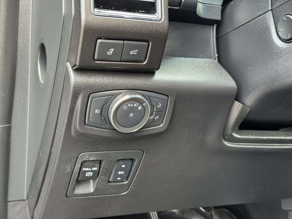 Used 2018 Gray Ford Limited image 9