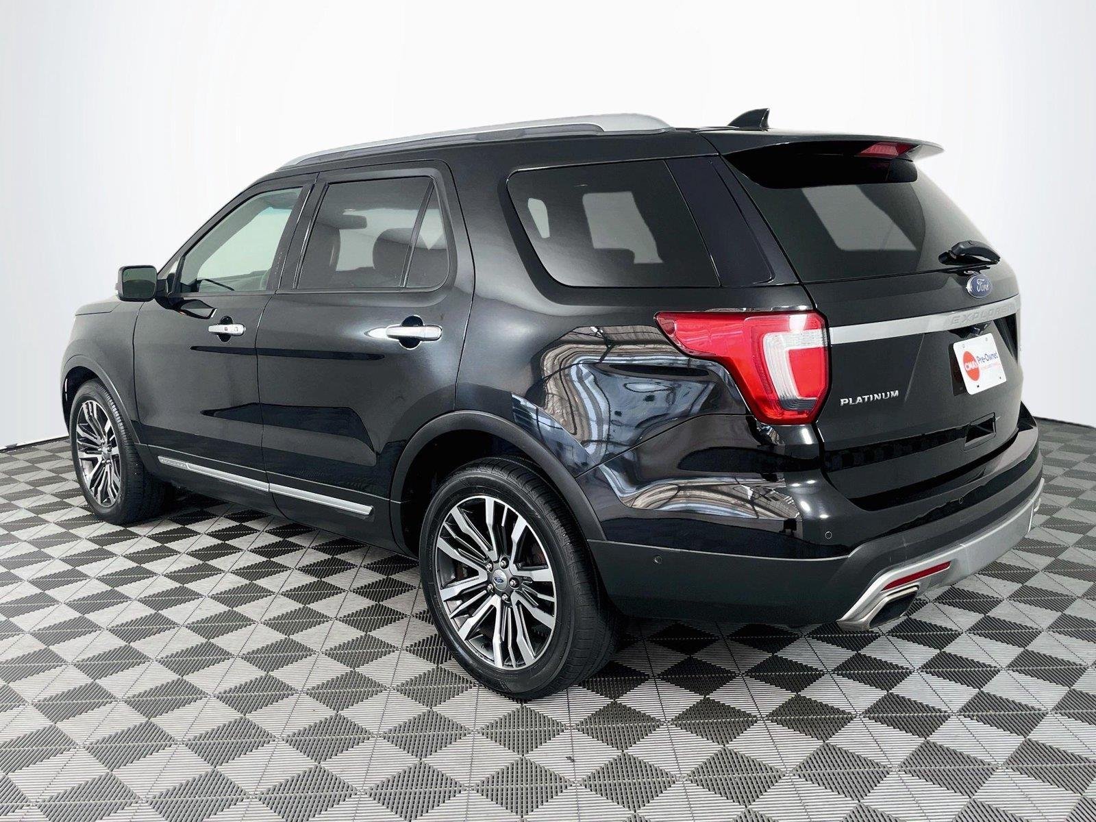 Used 2016 Black Ford Platinum image 6