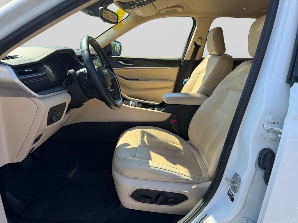 Used 2022 White Jeep Limited image 10