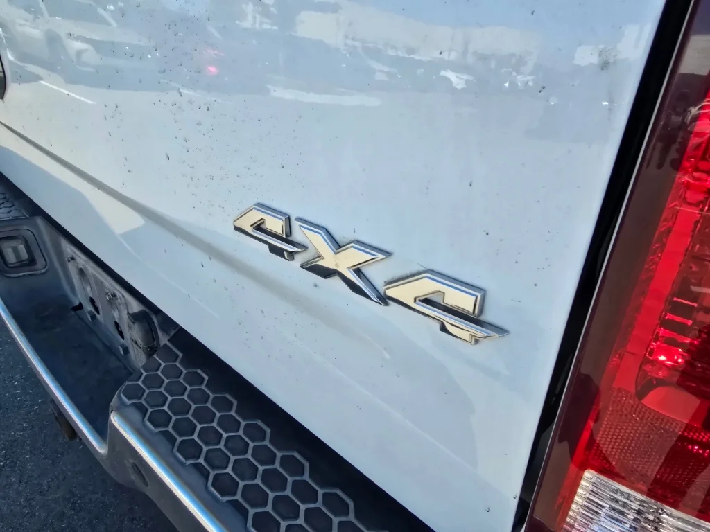 Used 2015 Bright White Clearcoat Ram Big Horn image 12