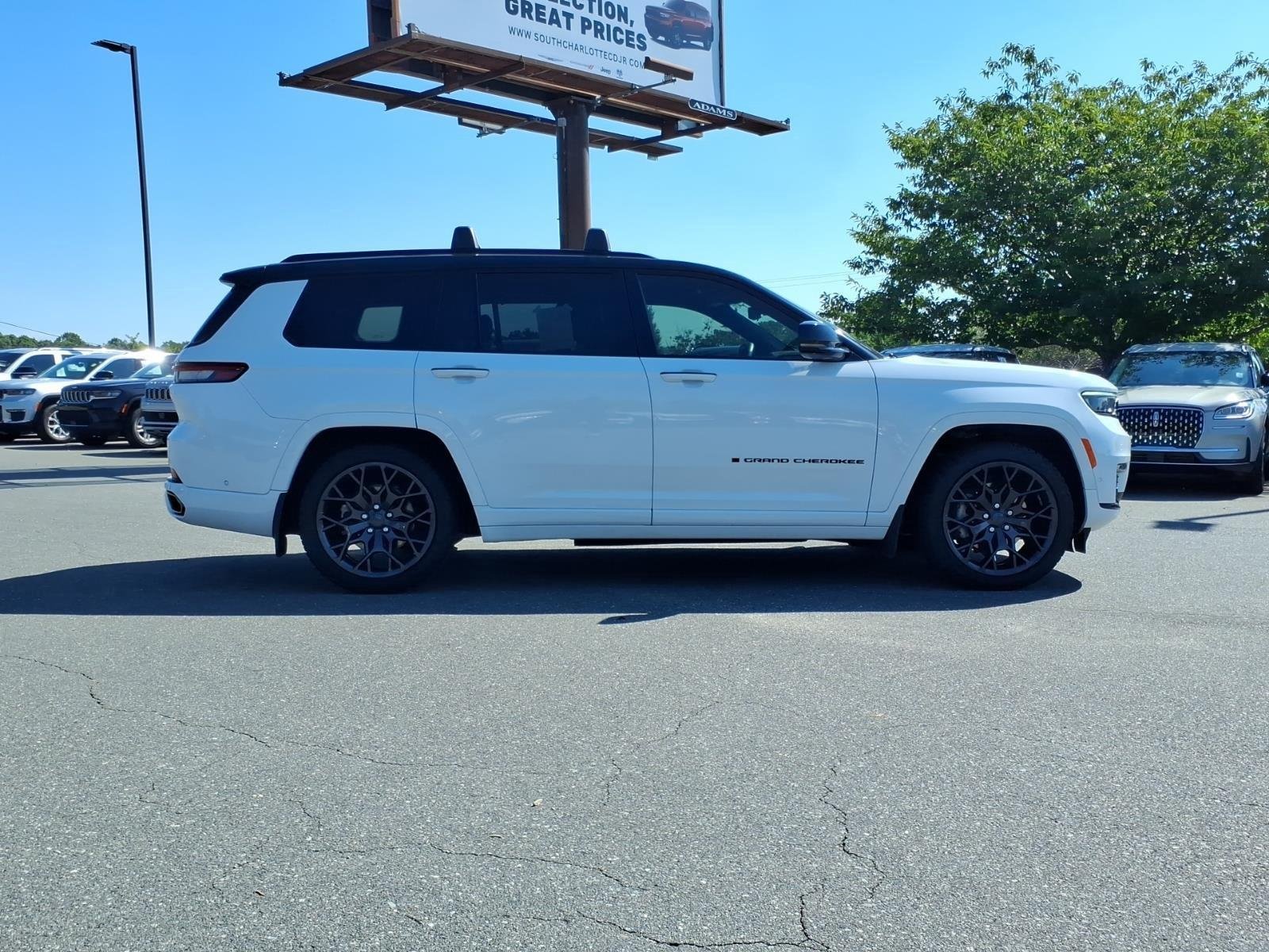 Used 2024 Bright White Clearcoat Jeep Summit image 11