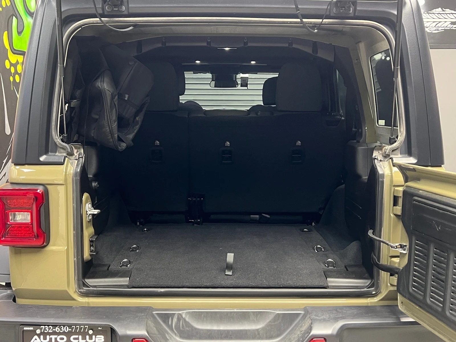 Used 2025  Jeep Rubicon image 25