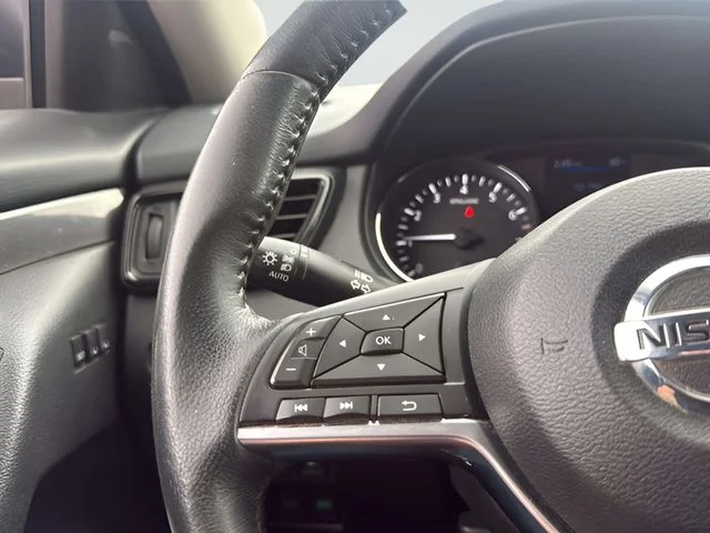 Used 2018 Red Nissan SV image 16