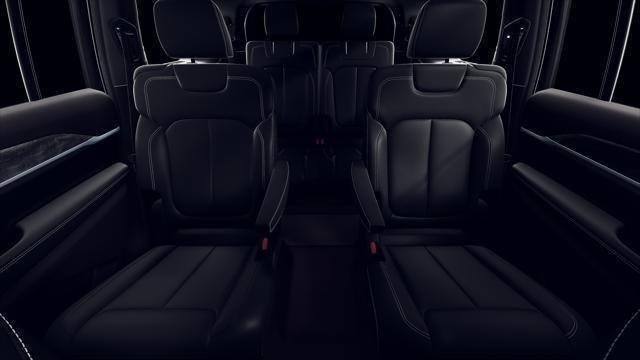New 2026 Diamond Black Crystal Pearl-Coat Exterior Paint Jeep Limited image 27