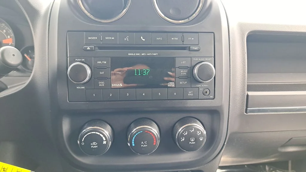 Used 2015 Blue Jeep Latitude image 20