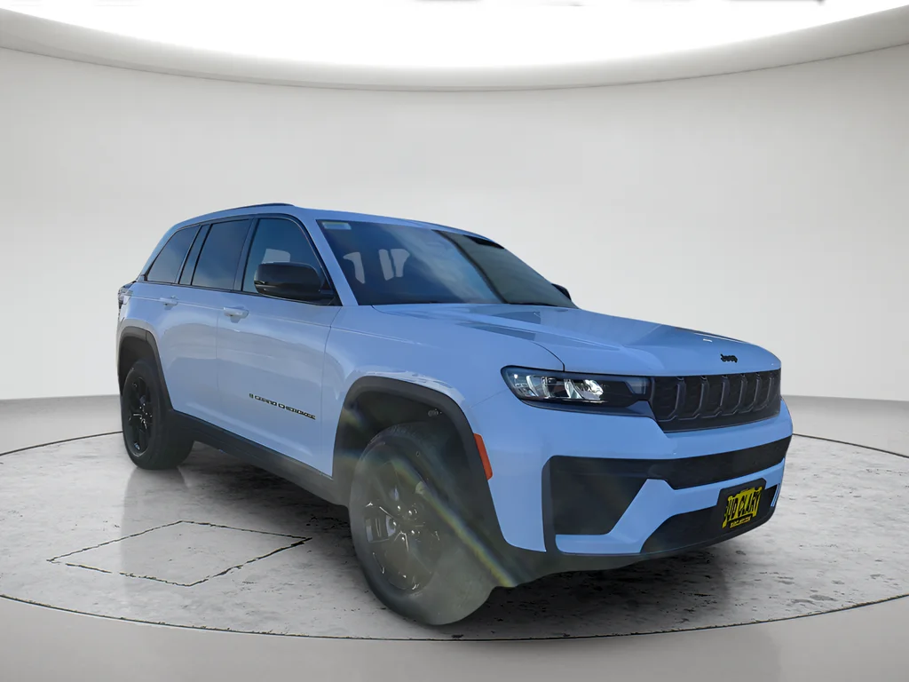 New 2026 White/off-white Jeep Laredo Altitude image 7
