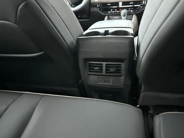 Used 2024 White GMC Denali image 24