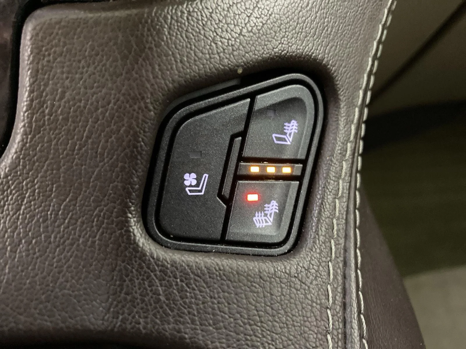 Used 2018 Summit White Chevrolet Premier image 23