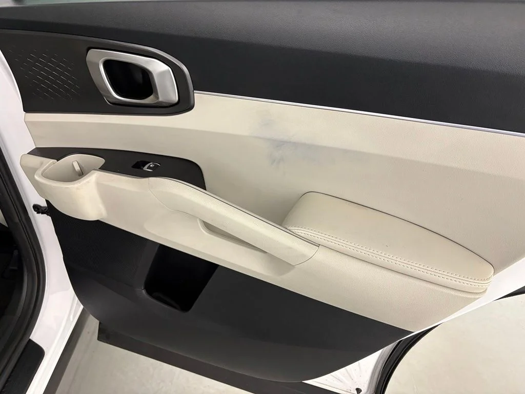 Used 2022 White Kia S image 43
