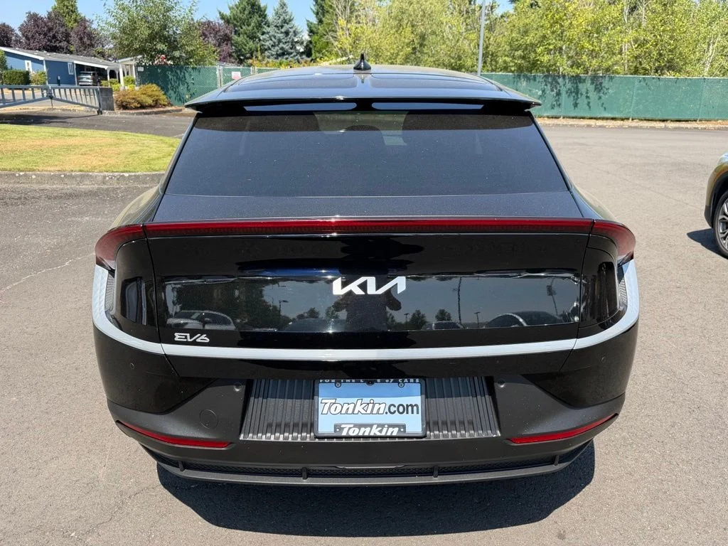Used 2024 Aurora Black Pearl Kia Light image 7