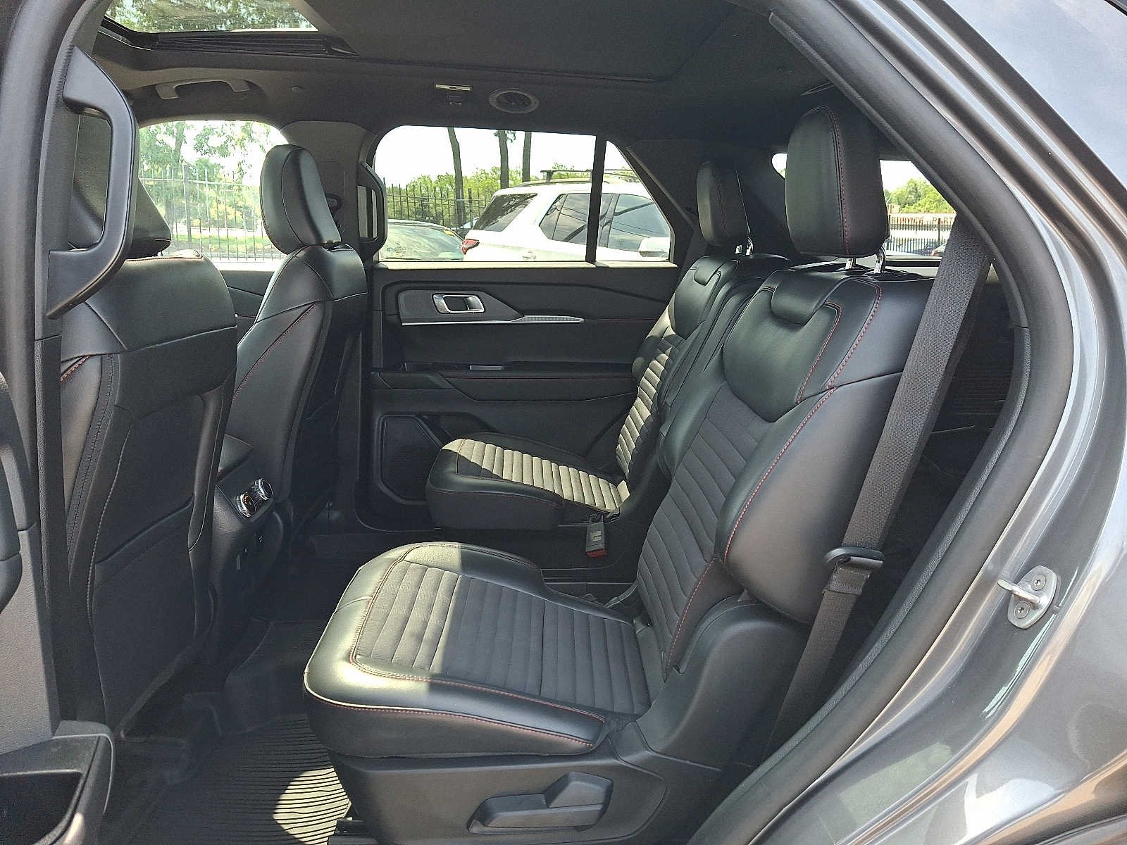 Used 2025 Carbonized Gray Metallic Ford ST-Line image 11