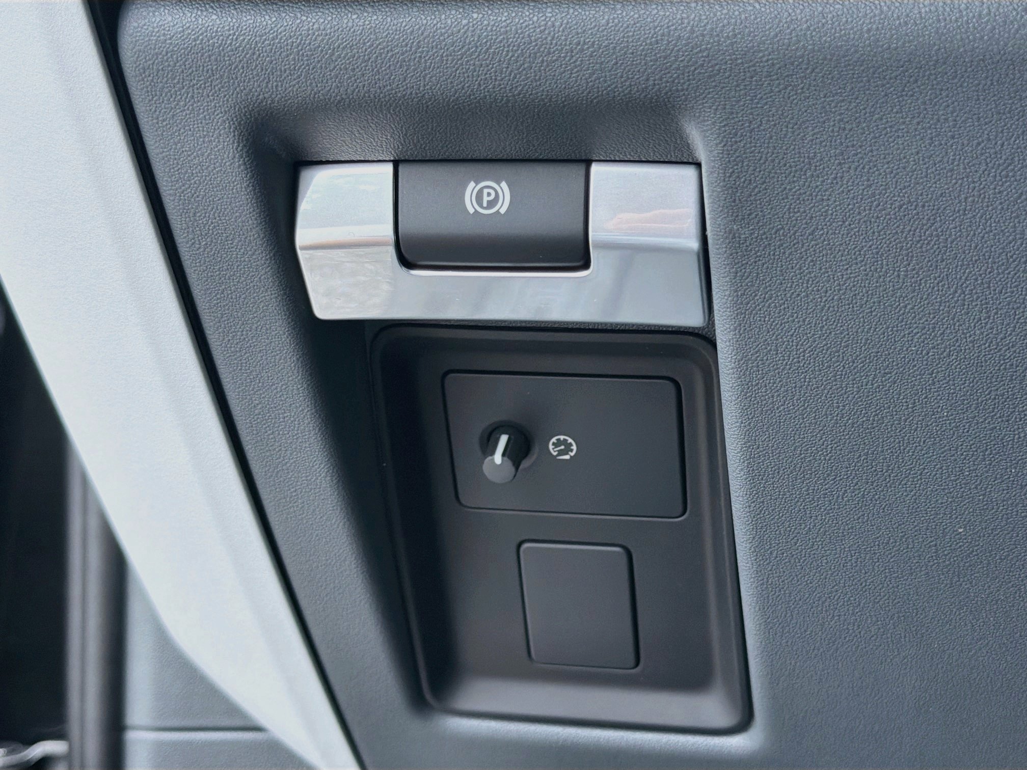 New 2026 Santorini Black Land Rover S image 36