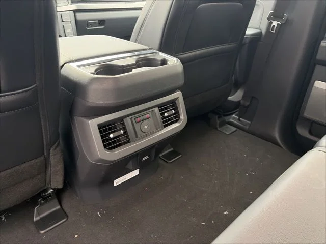 New 2026 Glacier Gray Metallic Tri-Coat Ford F-250® Lariat® image 15