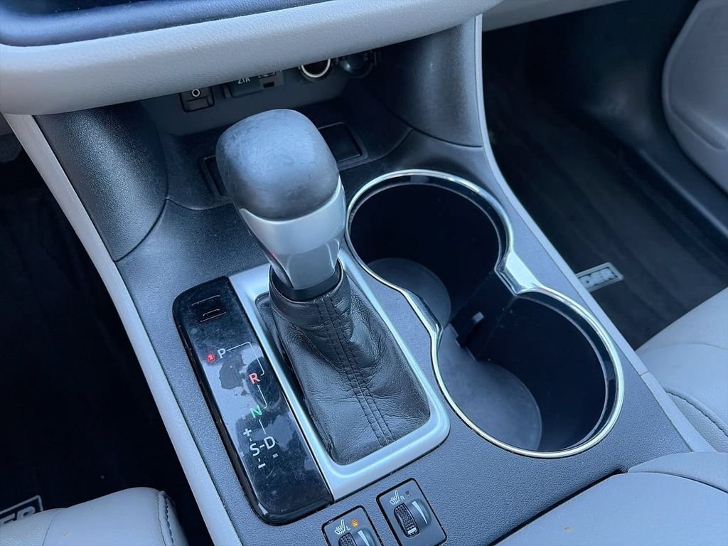 Used 2019 Silver Toyota XLE image 22