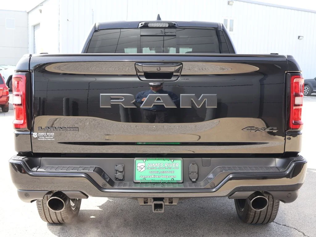 New 2026 Diamond Black Crystal Pearl-Coat Exterior Paint RAM Laramie image 4