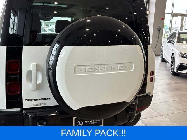 Used 2024 White Land Rover X-Dynamic SE image 8