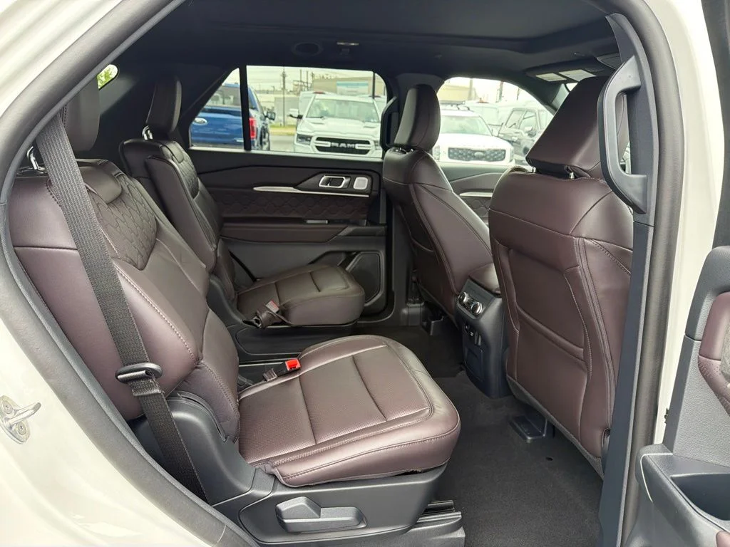 New 2026 Star White Metallic Tri-Coat Ford Platinum™ image 25