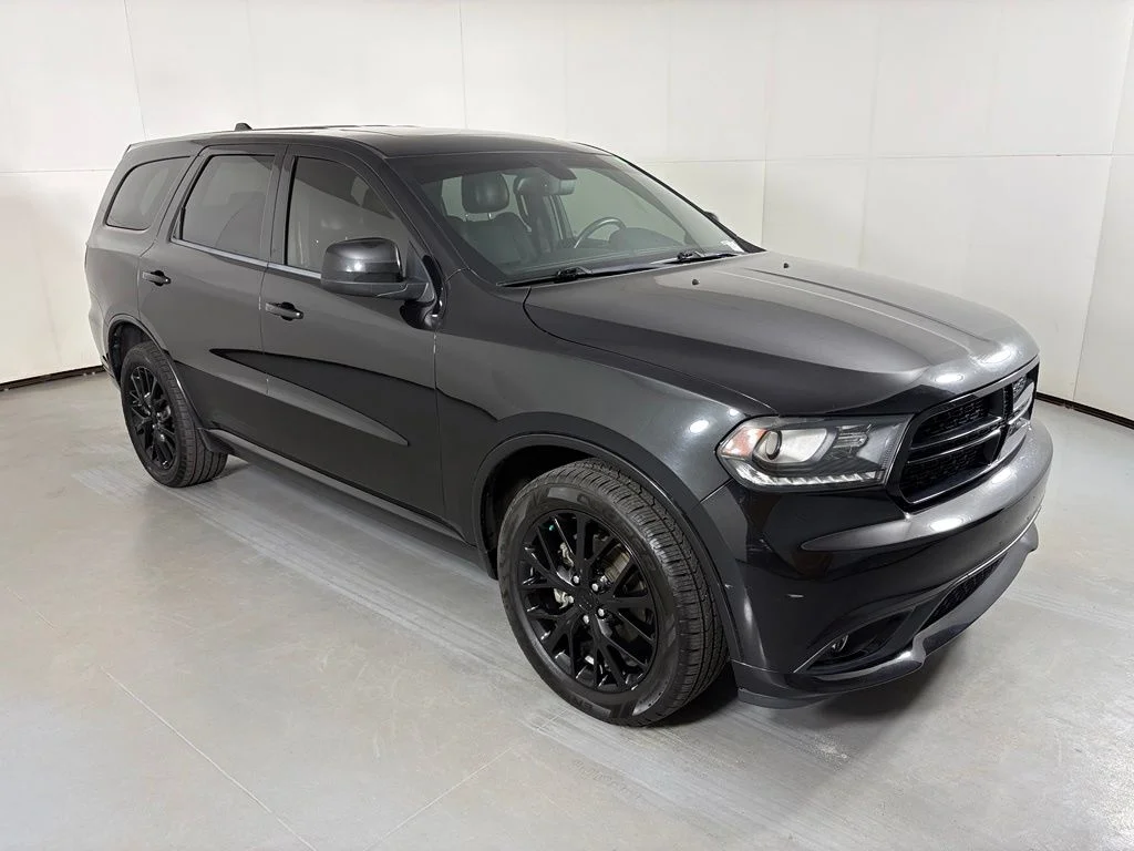 Used 2015 Black Dodge SXT image 2
