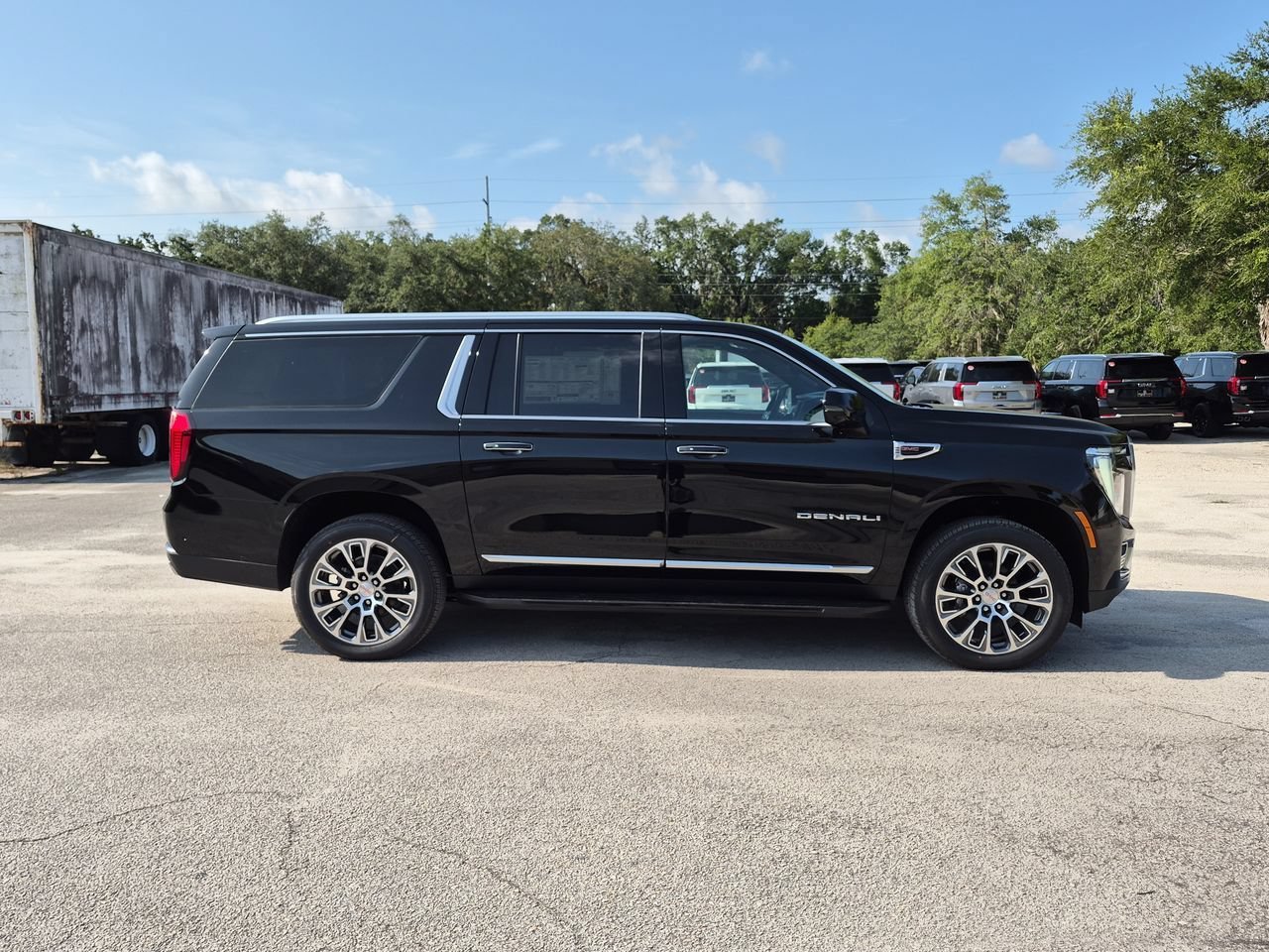 2026 GMC Yukon XL Denali - Photo 9