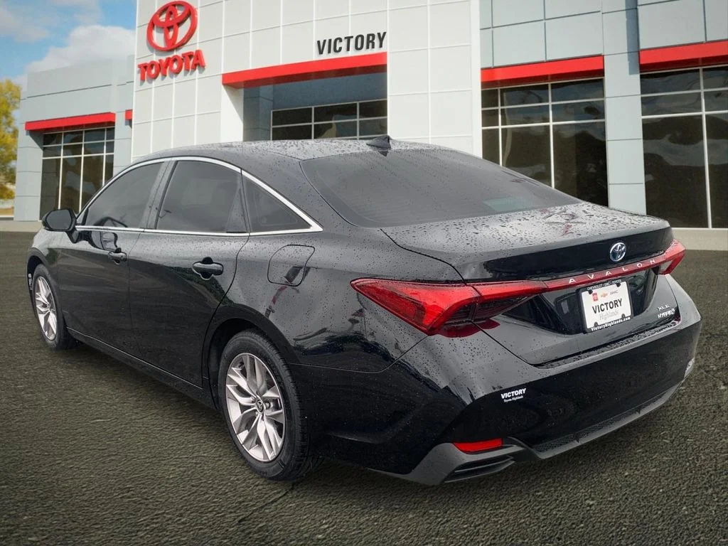 Used 2022 Black Toyota XLE Plus image 5