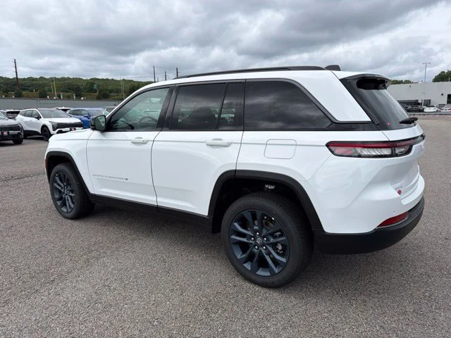 New 2026 White Jeep  image 5