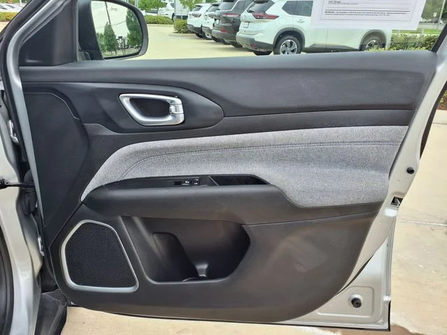 Used 2025 Silver Jeep Latitude image 28