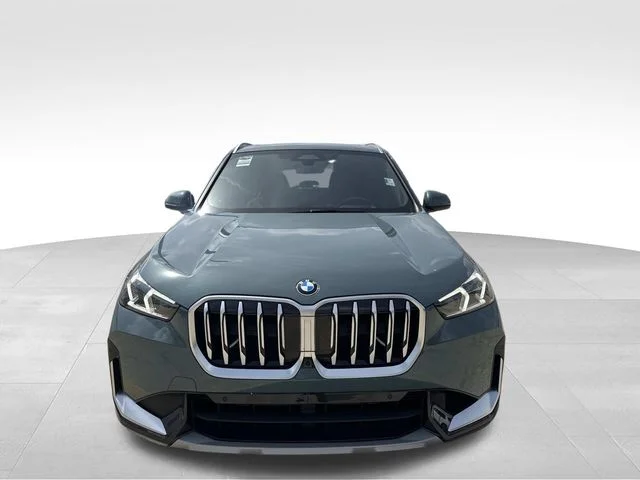 Used 2025 Green BMW xDrive28i image 4
