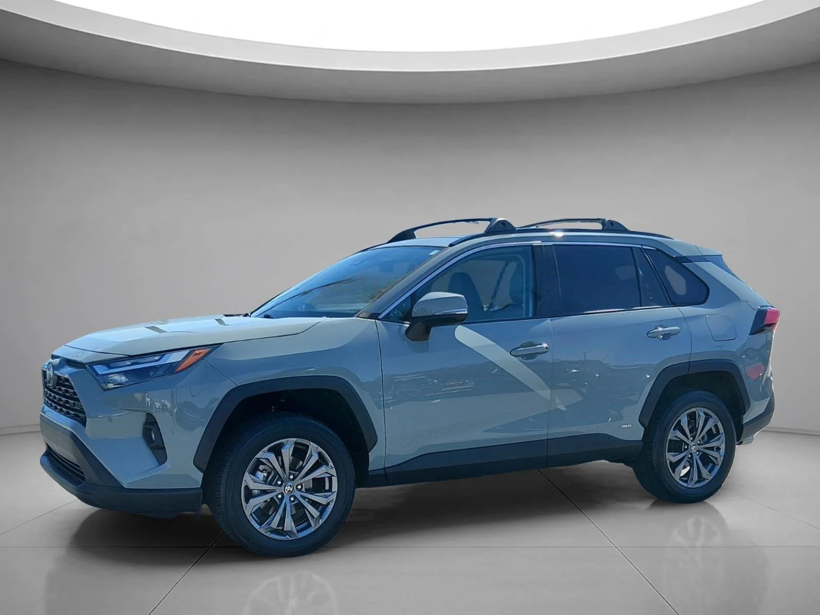 Used 2022 Lunar Rock Toyota XLE Premium image 1