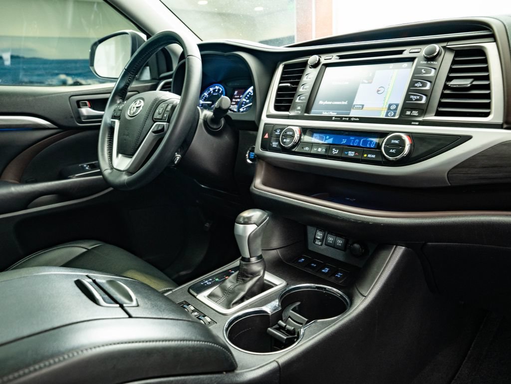 Used 2017 Blizzard Pearl Toyota Limited image 52