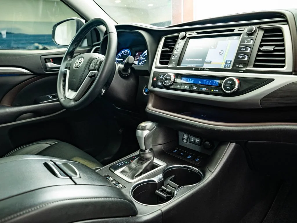 Used 2017 Blizzard Pearl Toyota Limited image 52