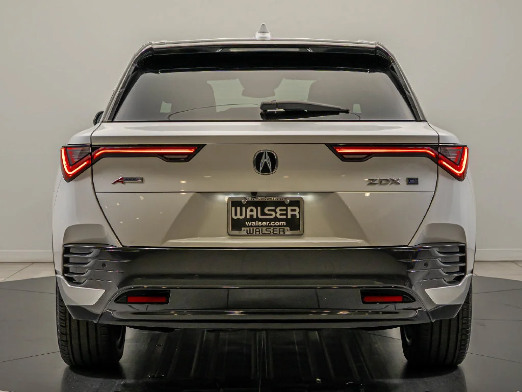 Used 2024 Snowfall Pearl Acura  image 7