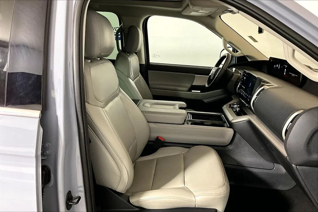 Used 2025 Gray Metallic Ford Active image 6