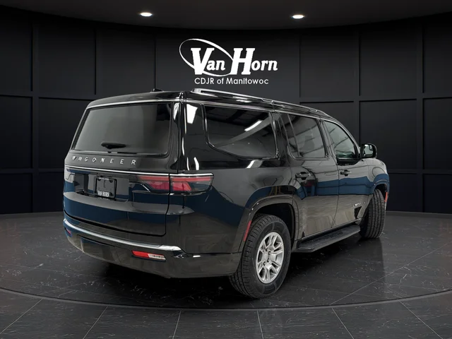 Used 2024 Diamond Black Jeep Base image 7