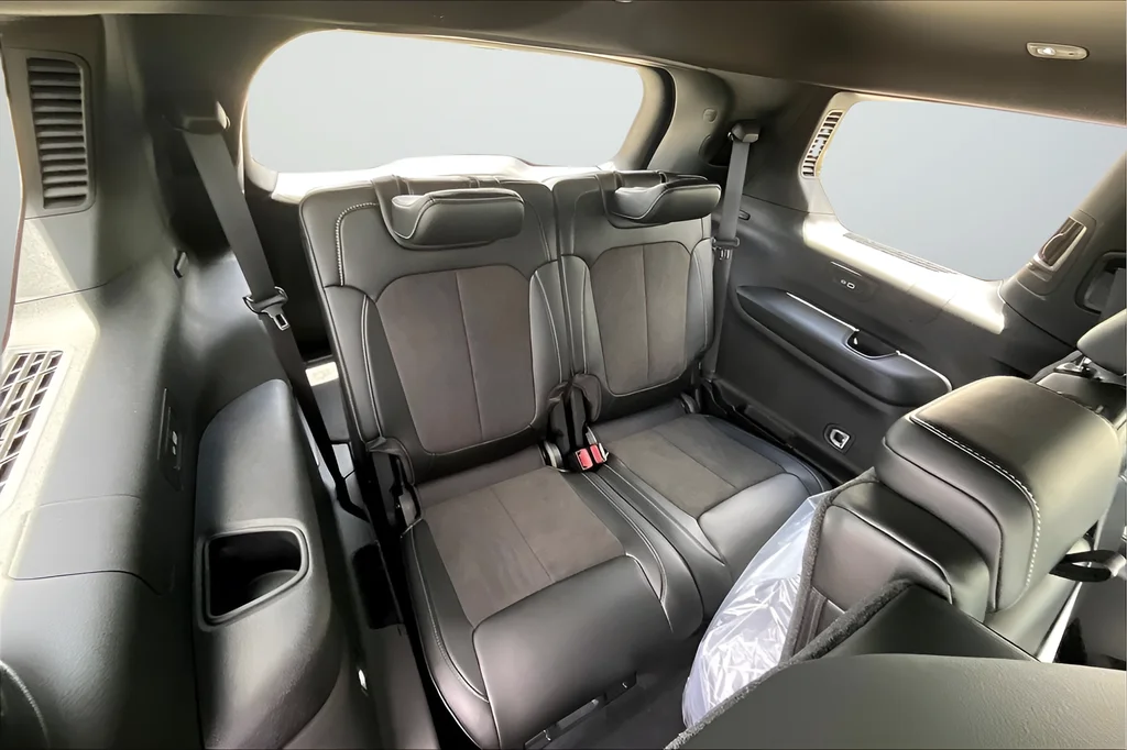 New 2026 Diamond Black Crystal Pearlcoat Jeep Altitude image 24