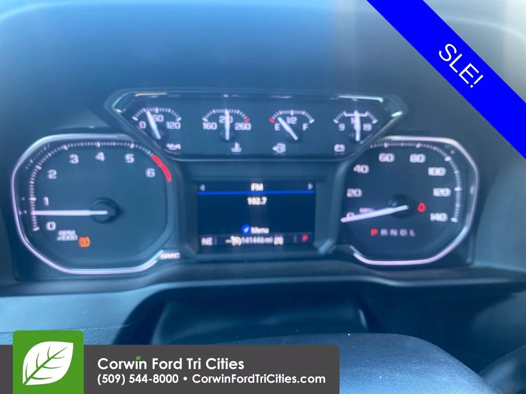 Used 2022 Summit White GMC SLE image 3
