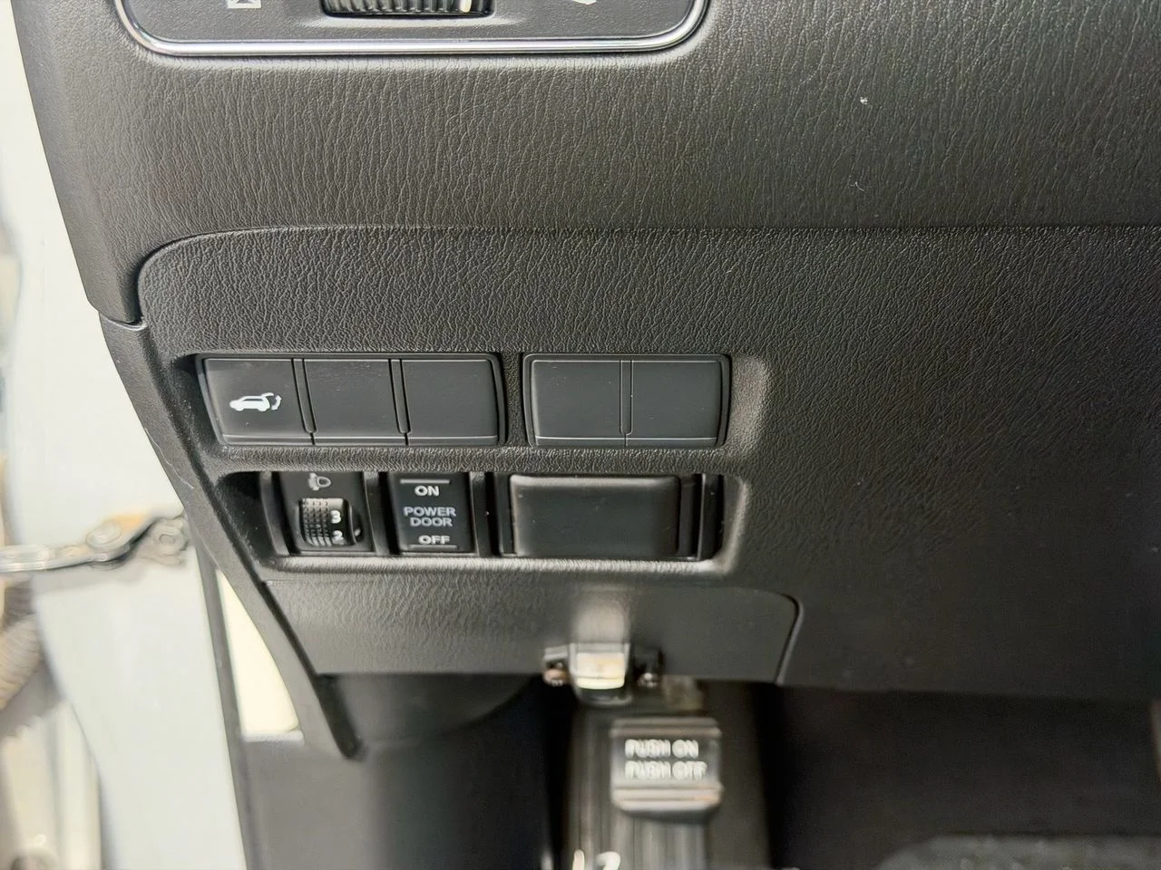 Used 2018 Brilliant Silver Nissan SL image 19