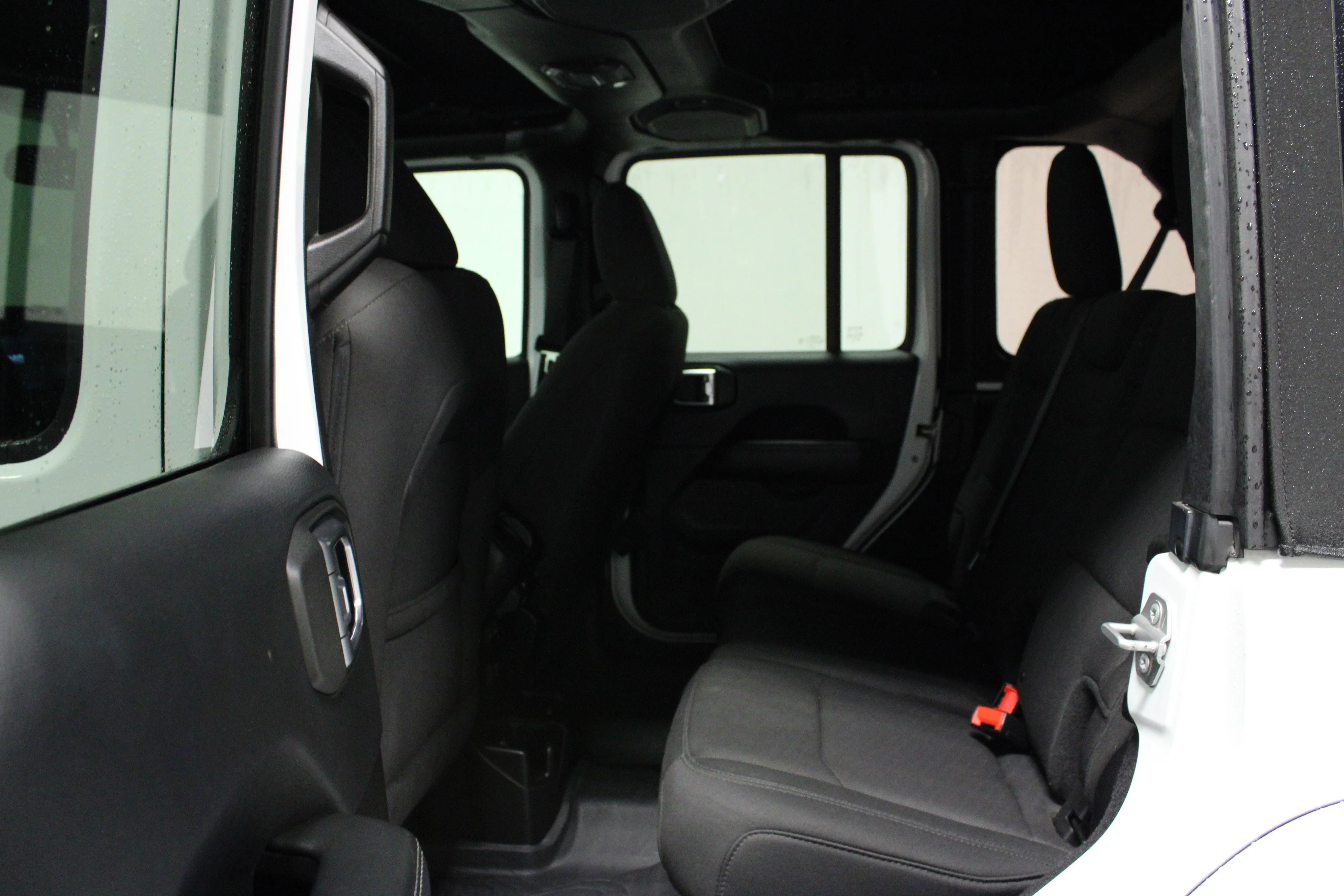 Used 2019 Bright White Clearcoat Jeep Sahara image 13